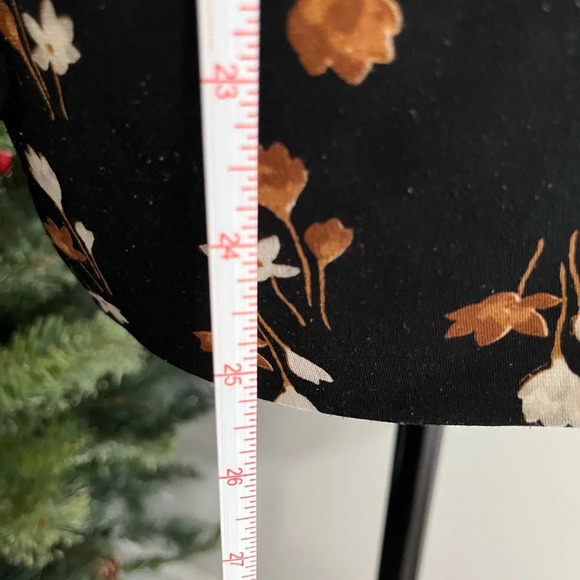 ANN TAYLOR FACTORY L  Long Sleeve, banded waist V-neck Blouse - Picture 5 of 8